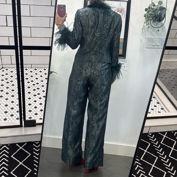 Elegant Teal Paisley Women's Suit - Picture 5 of 11